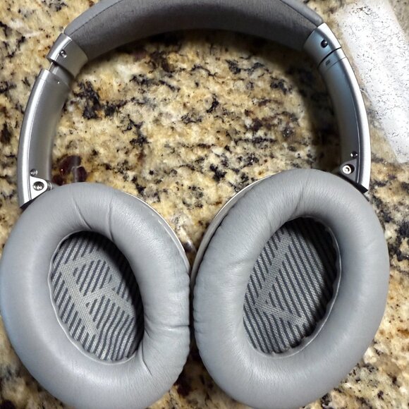 Bose QuietComfort 35 Series II QC35 Wireless Noise Cancelling Headphones Silver - Picture 3 of 7